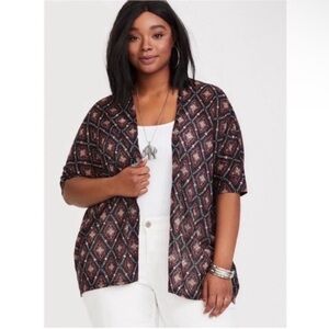 Torrid cardigan black red geometric open front lightweight short sleeves